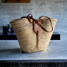 Load image into Gallery viewer, Classic Straw Basket