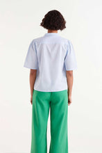 Load image into Gallery viewer, Compania Fantastică Short Sleeve Flower Shirt - Blue