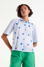 Load image into Gallery viewer, Compania Fantastică Short Sleeve Flower Shirt - Blue