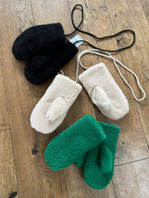 Load image into Gallery viewer, Alex Max String Mittens - Beige