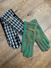 Load image into Gallery viewer, Alex Max Chain Gloves - Black/Cream
