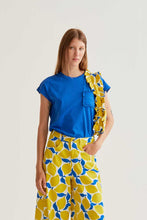 Load image into Gallery viewer, Compania Fantastică Ruffle Pocket T Shirt - Blue