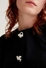 Load image into Gallery viewer, Compania Fantastică Heart Button Top - Black