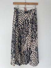 Load image into Gallery viewer, Print Skirt / Essential Antwerp