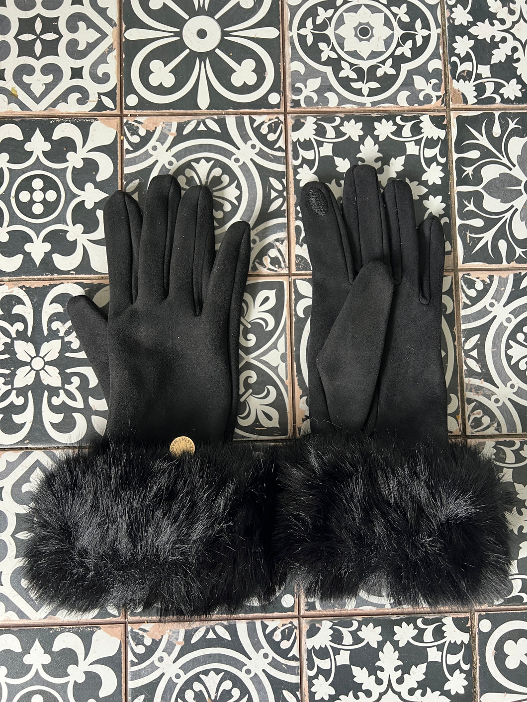 Alex Max Faux Fur Trim Gloves - Black