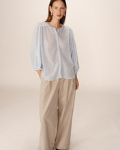 Load image into Gallery viewer, Grace &amp; Mila Poesie Blouse - Blue