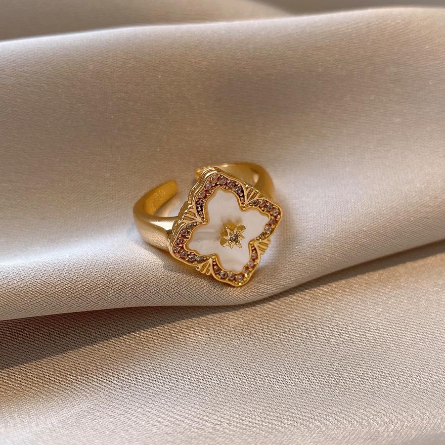 Ornate Diamond Shaped Ring - White