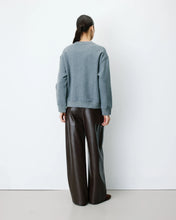 Load image into Gallery viewer, The Grace and Mila Armandio sweatshirt features a relaxed oversized silhouette so it is comfortable and easy to wear, inspired by classic college style. This sweatshirt has long sleeves, a crew neck with a printed slogan on the front and ribbed trims at the cuff.