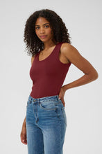Load image into Gallery viewer, Kaffe Arina Top - Windsor Wine