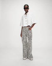 Load image into Gallery viewer, Grace &amp; Mila Vita Denim Shirt / Jacket - White