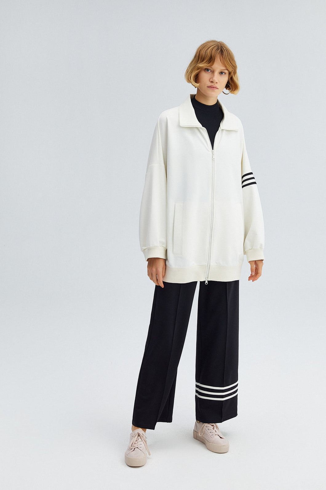 Relaxed Zip Up Sweatshirt - White